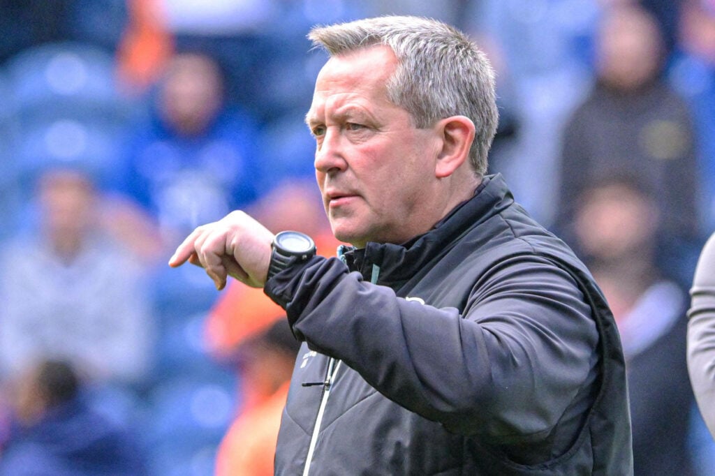 Billy Dodds gives out instructions to Rangers players