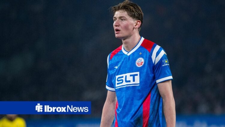 Ryan Naderi looks on for Hansa Rostock